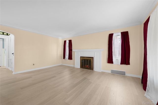 8060 Edward Avenue, Center Line, MI 48015