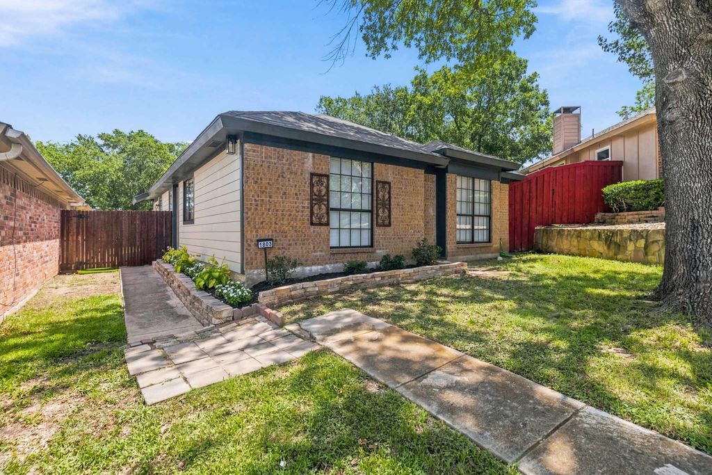 1803 Sherwood Place, Carrollton, TX 75006 — photo 2