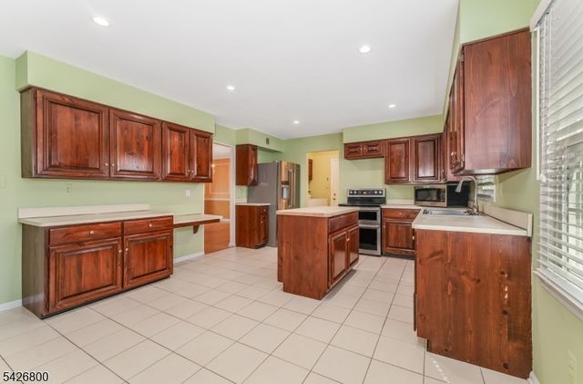 894 Ardsley Ln, Bridgewater Twp., NJ 08807