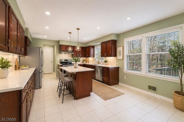 894 Ardsley Ln, Bridgewater Twp., NJ 08807