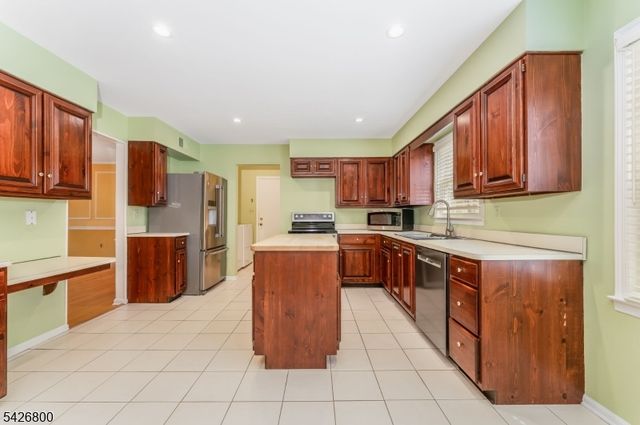 894 Ardsley Ln, Bridgewater Twp., NJ 08807