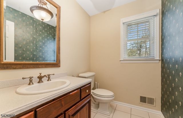 894 Ardsley Ln, Bridgewater Twp., NJ 08807