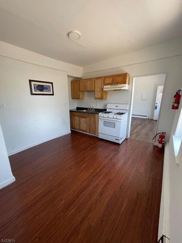 22 N Main St, Phillipsburg Town, NJ 08865