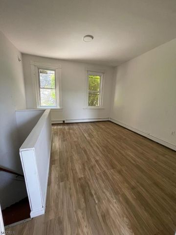 22 N Main St, Phillipsburg Town, NJ 08865