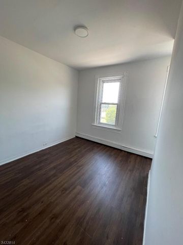 22 N Main St, Phillipsburg Town, NJ 08865