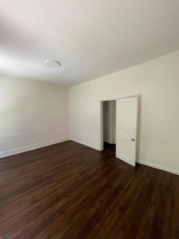 22 N Main St, Phillipsburg Town, NJ 08865