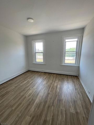 22 N Main St, Phillipsburg Town, NJ 08865