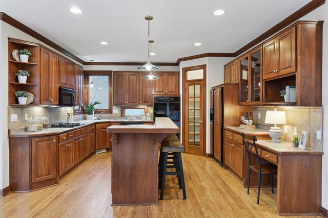 27740 Brynmawr Place, Excelsior, MN 55331