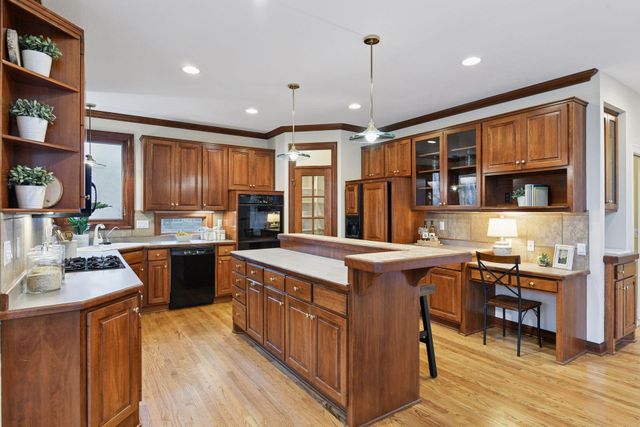 27740 Brynmawr Place, Excelsior, MN 55331