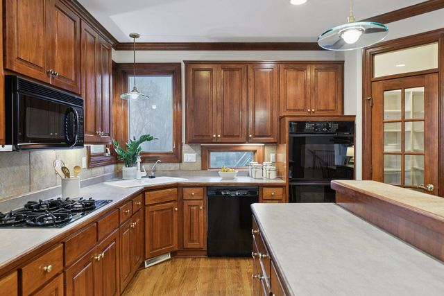 27740 Brynmawr Place, Excelsior, MN 55331