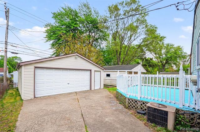 22844 Hillock Avenue, Warren, MI 48089