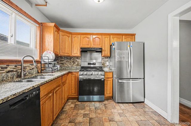 22844 Hillock Avenue, Warren, MI 48089