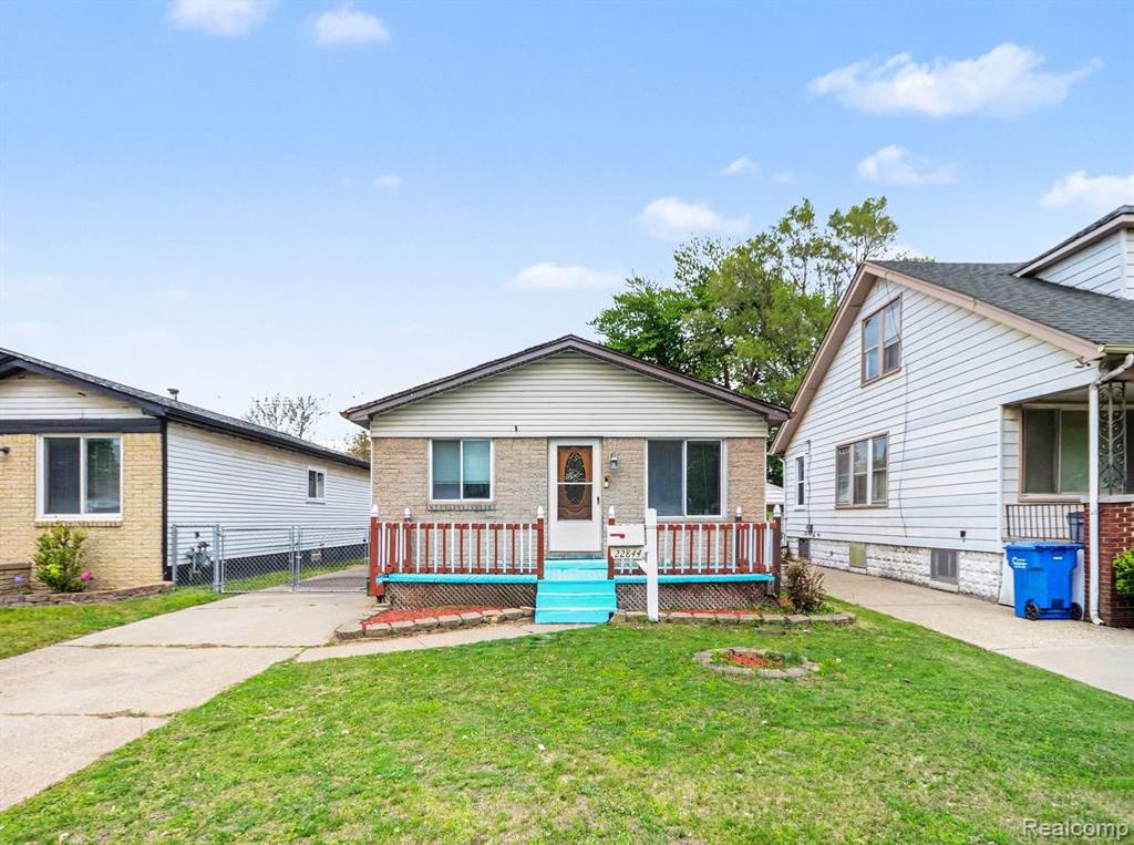 22844 Hillock Avenue, Warren, MI 48089