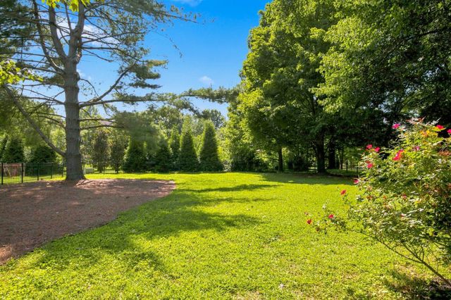 915 Briarwood Crst, Nashville, TN 37221