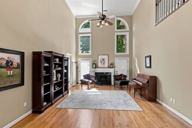 915 Briarwood Crst, Nashville, TN 37221