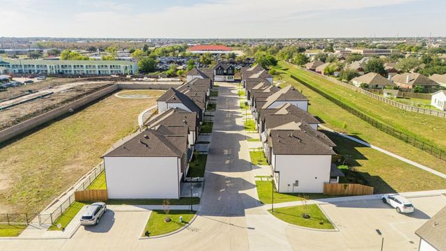 6702 Metro Blvd 18, Houston, TX 77083