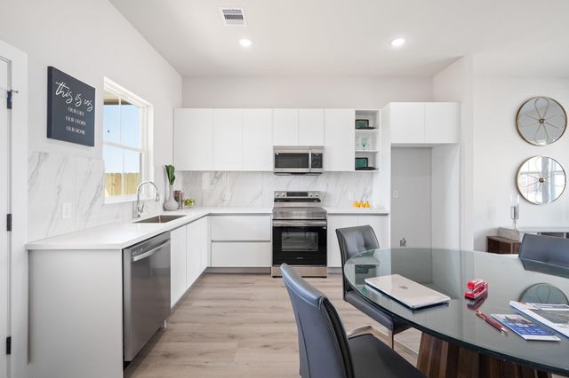 6702 Metro Blvd 18, Houston, TX 77083