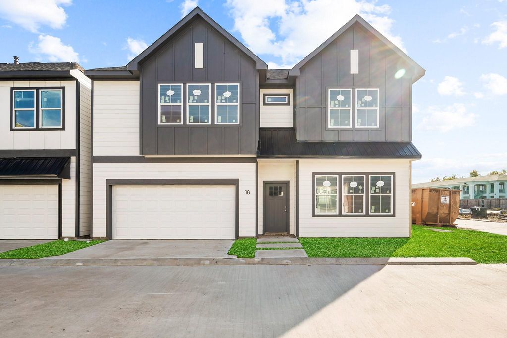 6702 Metro Blvd 18, Houston, TX 77083