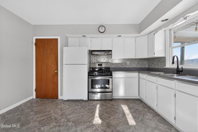 733 Hudson River Road, Halfmoon, NY 12118