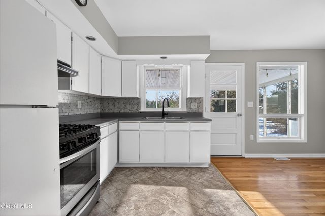 733 Hudson River Road, Halfmoon, NY 12118