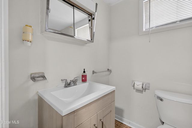 733 Hudson River Road, Halfmoon, NY 12118