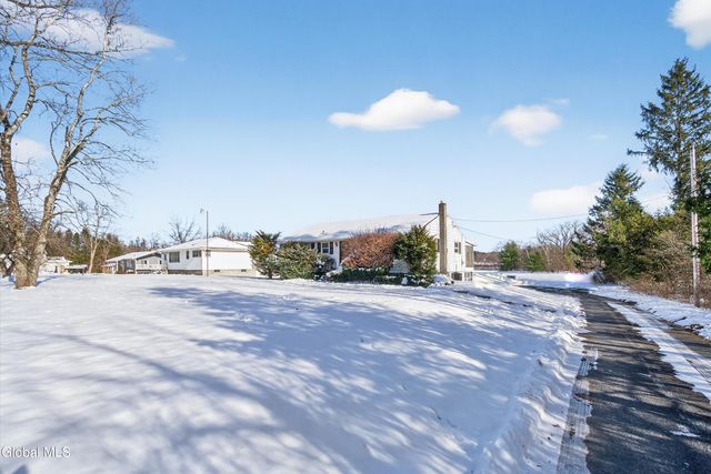 733 Hudson River Road, Halfmoon, NY 12118