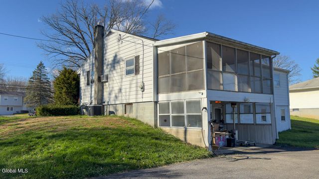 733 Hudson River Road, Halfmoon, NY 12118