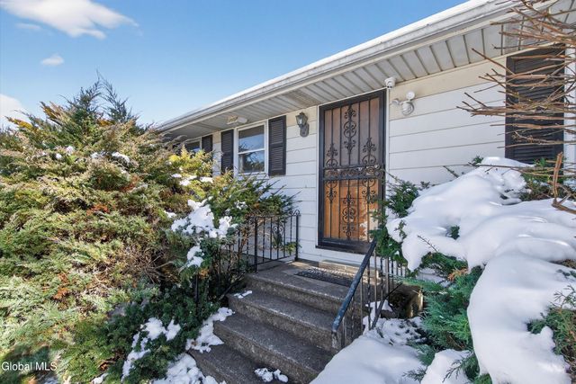 733 Hudson River Road, Halfmoon, NY 12118