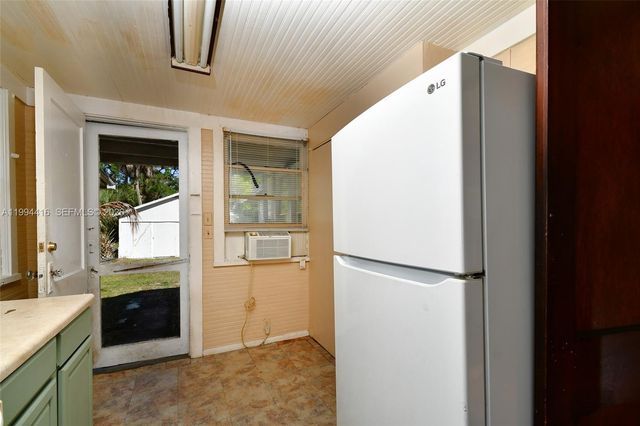3381 Edgewood Ave., Fort Myers, FL 33916