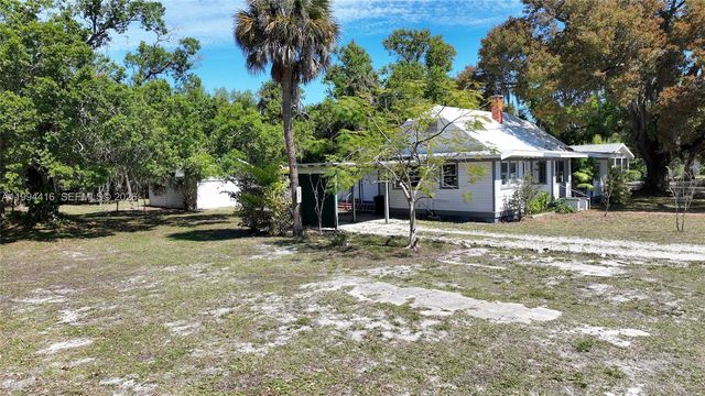 3381 Edgewood Ave., Fort Myers, FL 33916