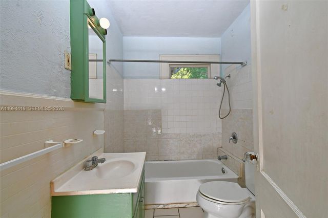 3381 Edgewood Ave., Fort Myers, FL 33916