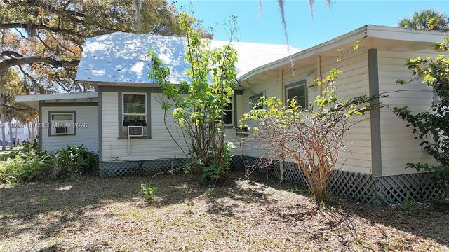 3381 Edgewood Ave., Fort Myers, FL 33916