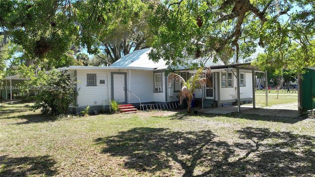 3381 Edgewood Ave., Fort Myers, FL 33916