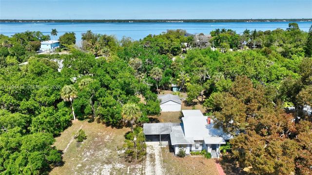 3381 Edgewood Ave., Fort Myers, FL 33916