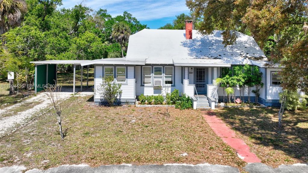 3381 Edgewood Ave., Fort Myers, FL 33916