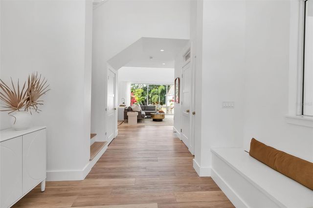 1642 ARLINGTON STREET, Sarasota, FL 34239