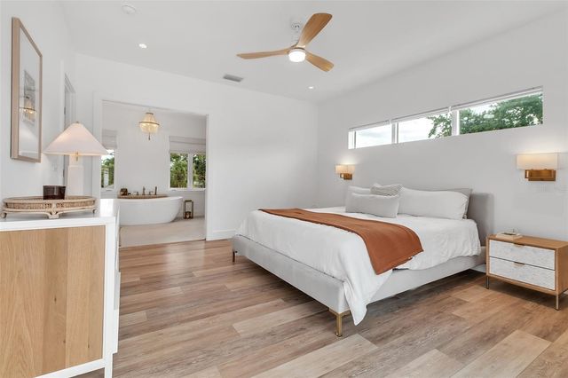 1642 ARLINGTON STREET, Sarasota, FL 34239