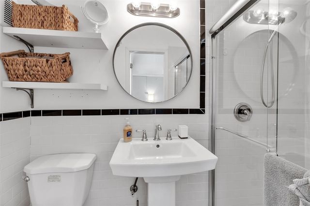 1642 ARLINGTON STREET, Sarasota, FL 34239