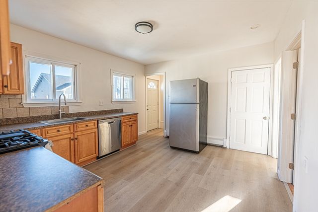 64-R Hazard St, New Bedford, MA 02740