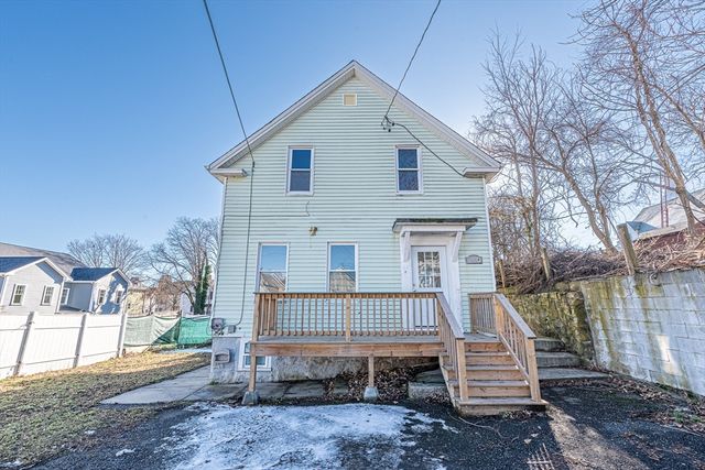 64-R Hazard St, New Bedford, MA 02740