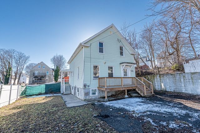 64-R Hazard St, New Bedford, MA 02740