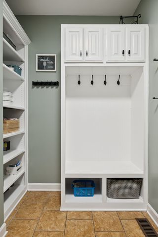 1054 Five Coves Trce, Gallatin, TN 37066