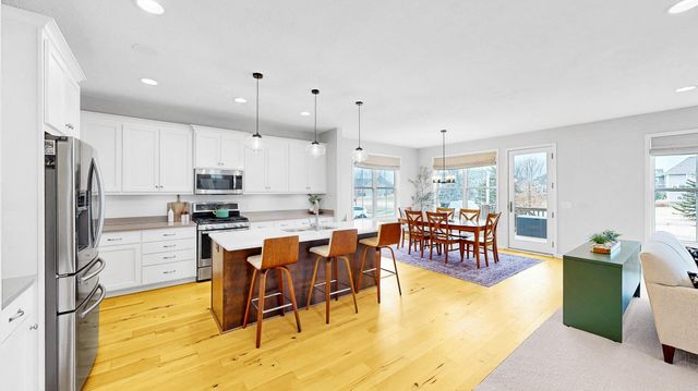 16636 Eagleview Drive, Lakeville, MN 55044