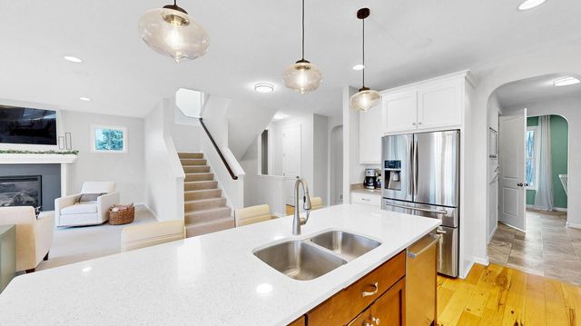 16636 Eagleview Drive, Lakeville, MN 55044