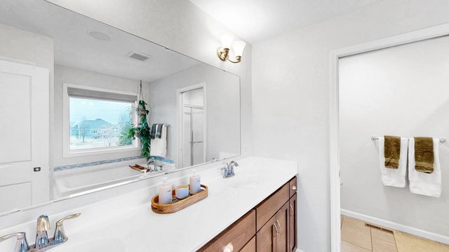 16636 Eagleview Drive, Lakeville, MN 55044