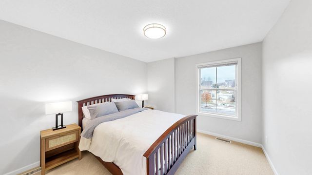 16636 Eagleview Drive, Lakeville, MN 55044