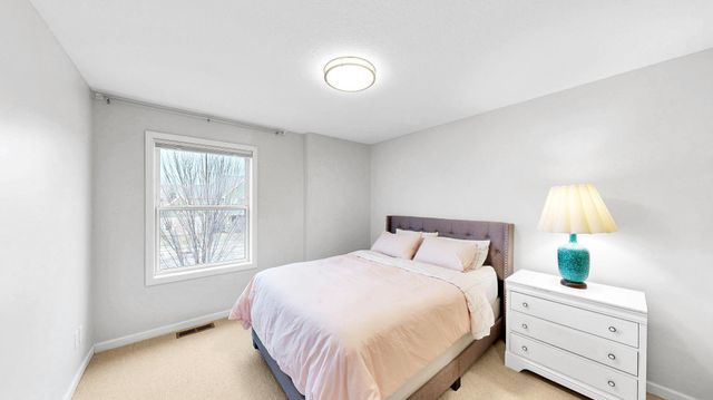 16636 Eagleview Drive, Lakeville, MN 55044