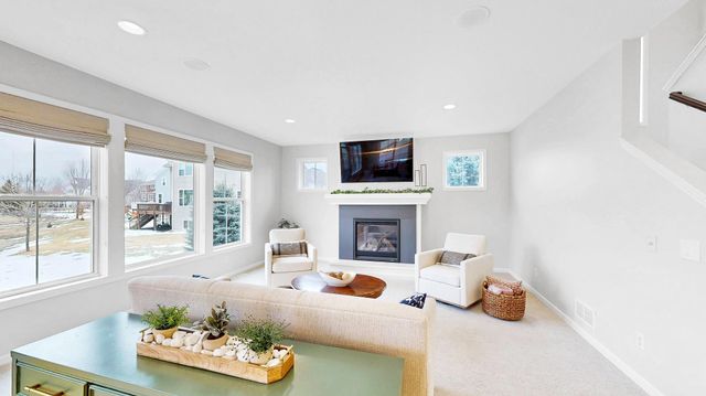 16636 Eagleview Drive, Lakeville, MN 55044