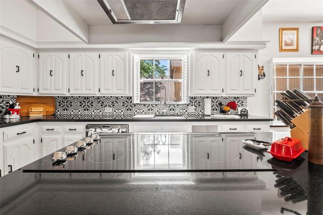 112 Broken Bough Lane, Conroe, TX 77304