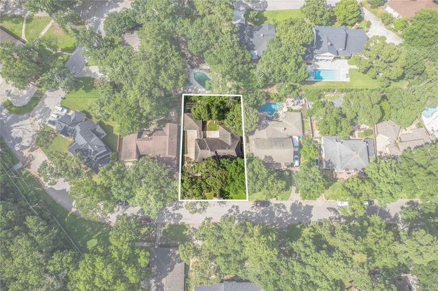 112 Broken Bough Lane, Conroe, TX 77304